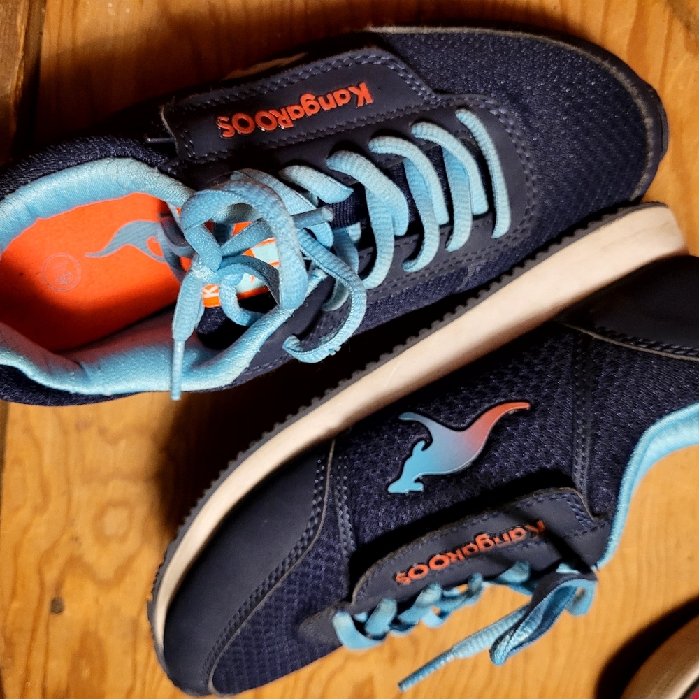 Kangaroos sneakers